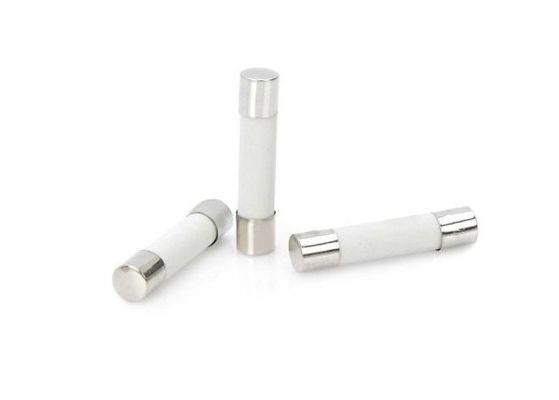 Sopro lento cerâmico cilíndrico de quebra alto da relação 10A 250V 6x30mm do fusível do tubo do tempo de atraso da capacidade 6.35x32mm para iluminar-se