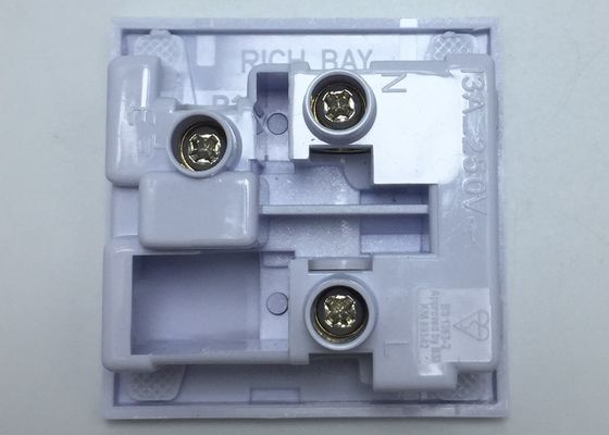 O BSI aprovou as tomadas do poder BRITÂNICO fêmea britânico do painel de parede de Polo 13A 250V da tomada 3 do soquete RB-02 e os soquetes bondes BS 1363