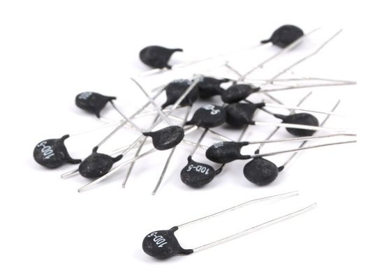 Através da microplaqueta MF72 10D-5 10Ohm 5mm do termistor do poder NTC do furo 0.7A lançam o resistor negativo do coeficiente de temperatura 6mW de 5mm