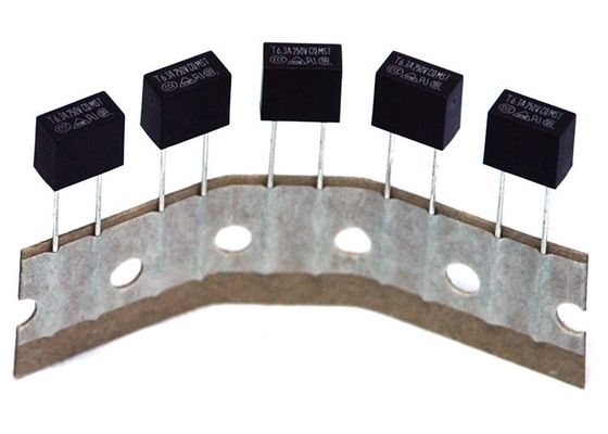 Micro fusível 100mA-6.3A 8.4x7.2x4.0mm do sopro lento quadrado livre vermelho de Pastic do fósforo com a tensão que avalia 125V 250V 300V 350V
